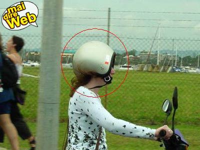Immagini Divertenti - La Ragazza Piu Rincoglionita Che Ho Visto In Vita Mia!Fatr Girare Sta Foto!!Ahahah